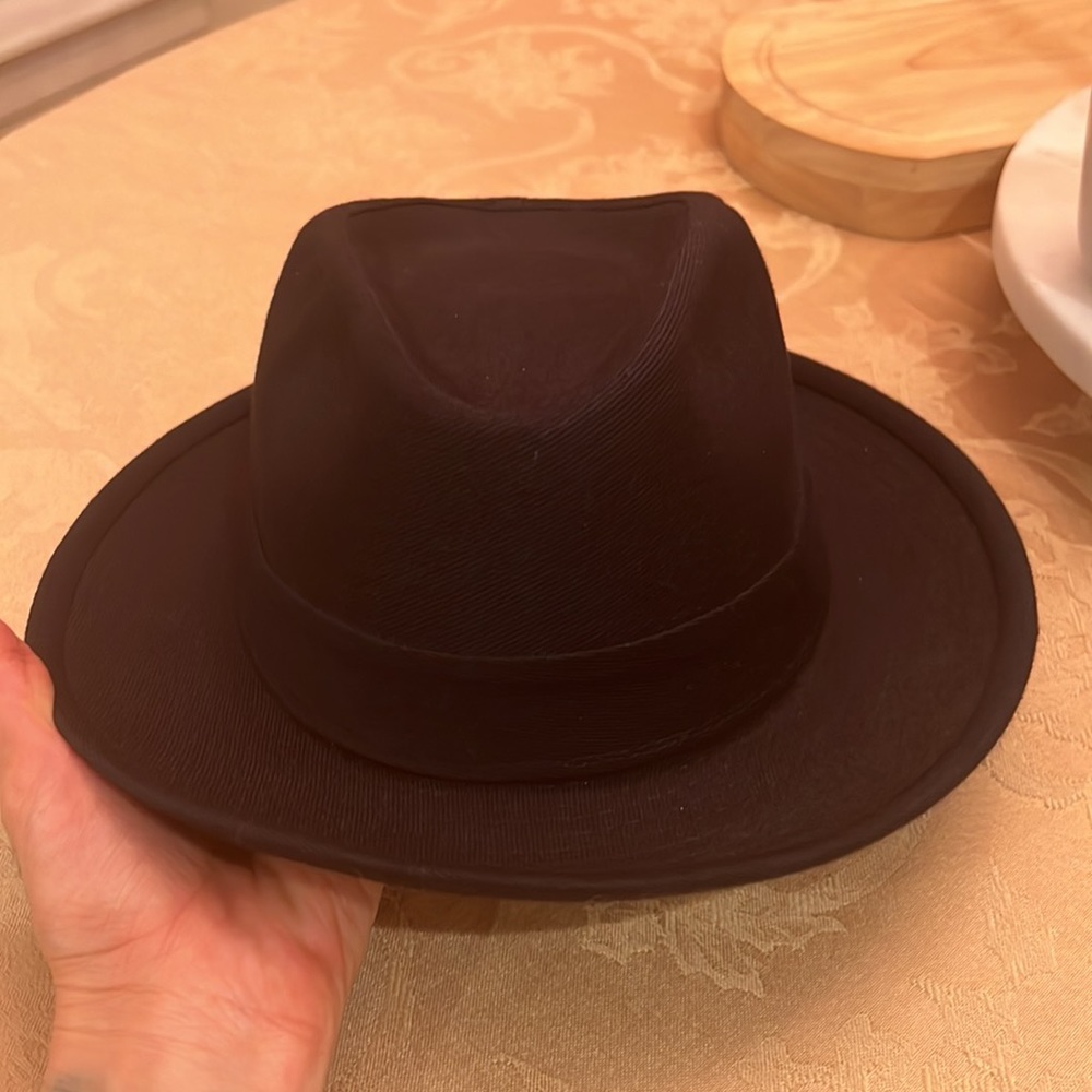 Gorgeous hat! Used once for a flamenco festival! 🔥👏😍🥰 super super stylish - Picture 3 of 9
